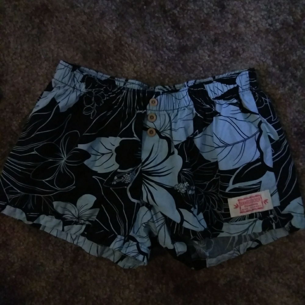 Shorts - Picture 2 of 3